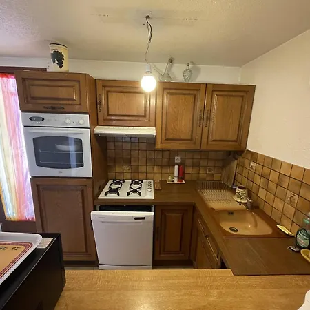 Villa Pavillon T3 Avec Mezzanine, Garage, Clim, Terrasse, Piscine, 400m - Cyprien - Fr-1-106-103 *