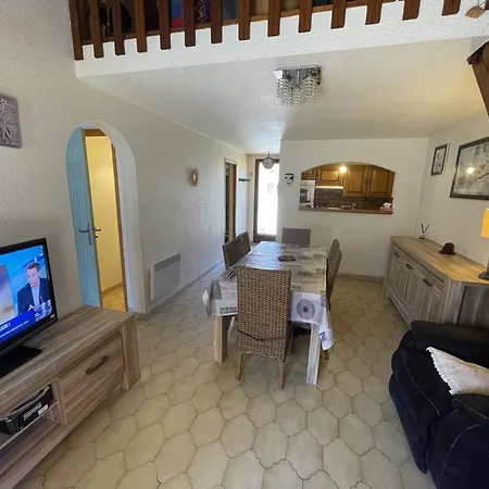 Pavillon T3 Avec Mezzanine, Garage, Clim, Terrasse, Piscine, 400m - Cyprien - Fr-1-106-103 Villa